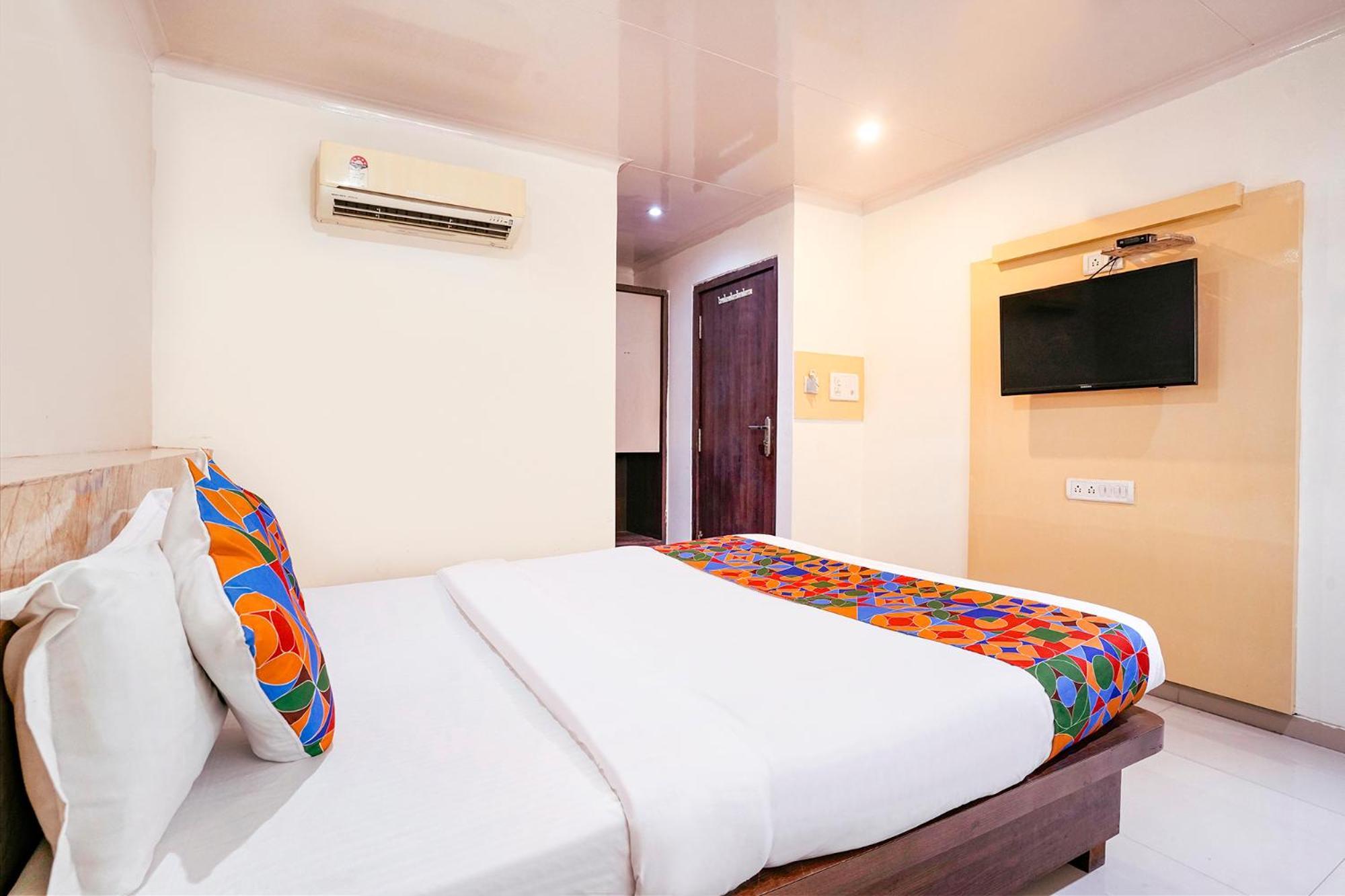 Fabhotel Everest Vashi Exterior photo