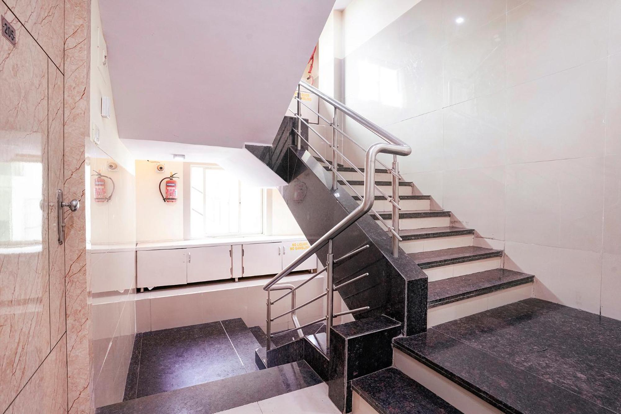 Fabhotel Everest Vashi Exterior photo